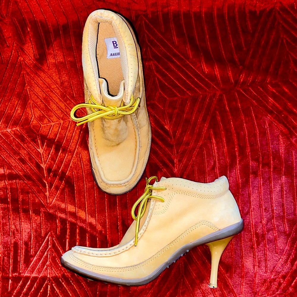 7.5 leather-upper heeled boot/loafer by Bakers